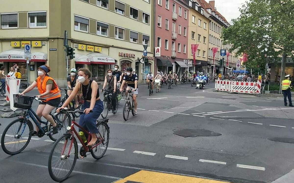 Fridays for future mit fahrraedern in der innenstadt Fridays for future mit fahrraedern in der innenstadt